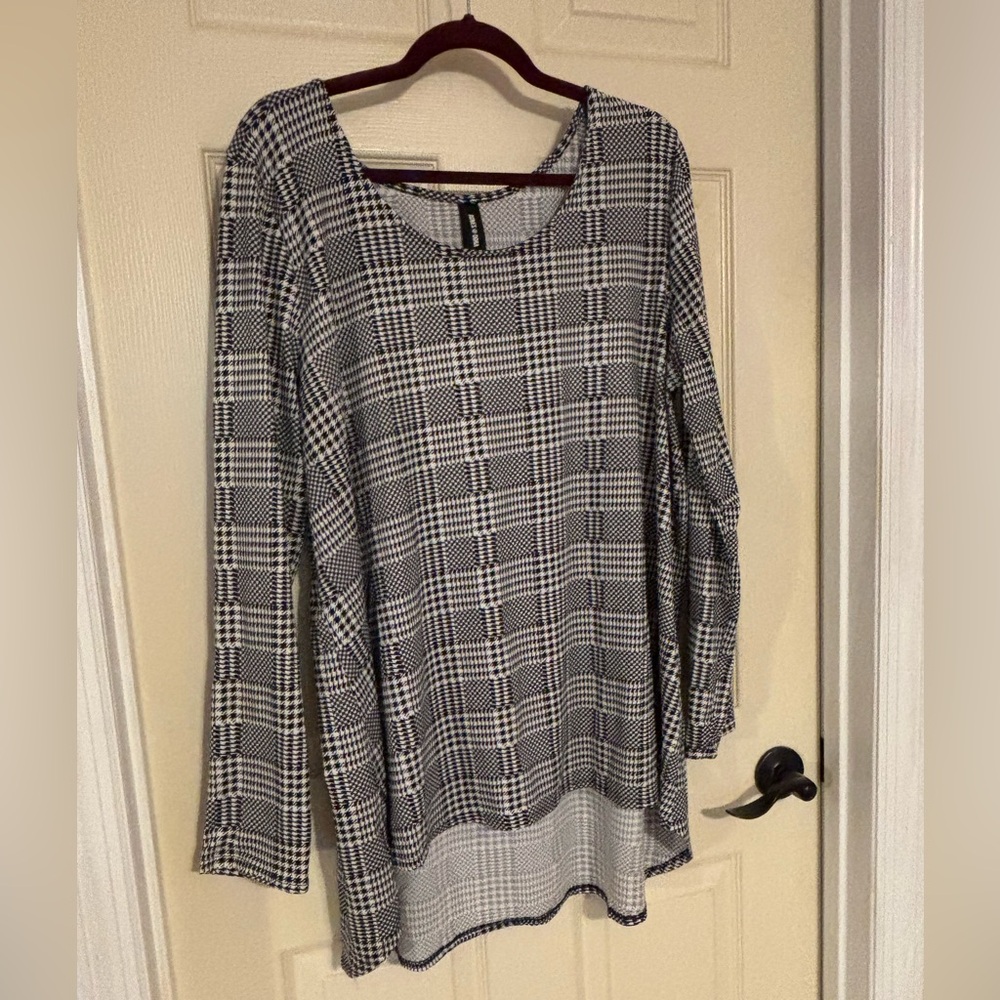 Agnes & Dora Houndstooth Long Sleeve Top